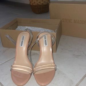 Selling these beautiful nude Steve Madden shoes!!!!